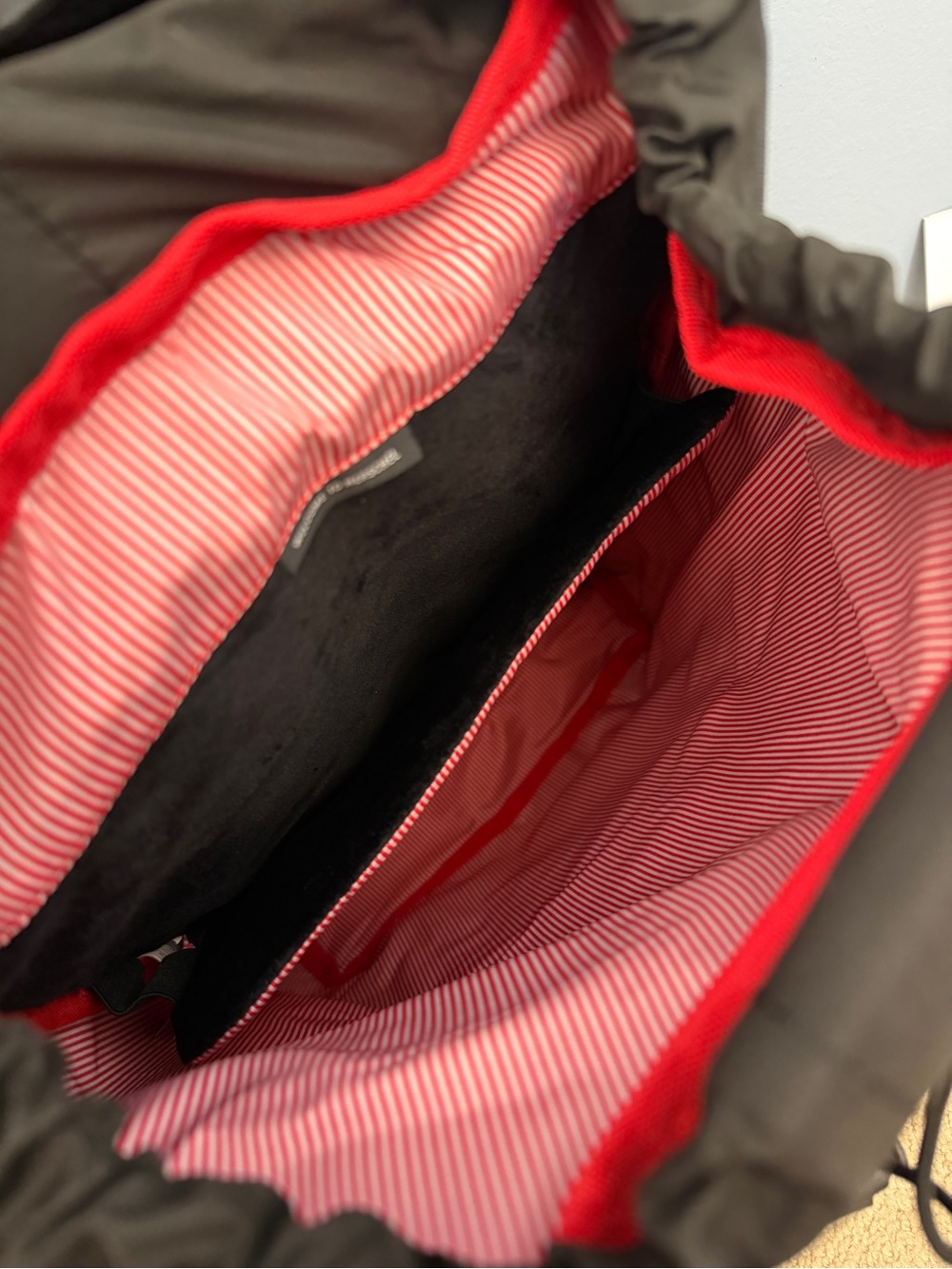 Herschel Supply Company Black Retreat Backpack Mid Volume with Laptop Sleeve - Picture 5 of 8